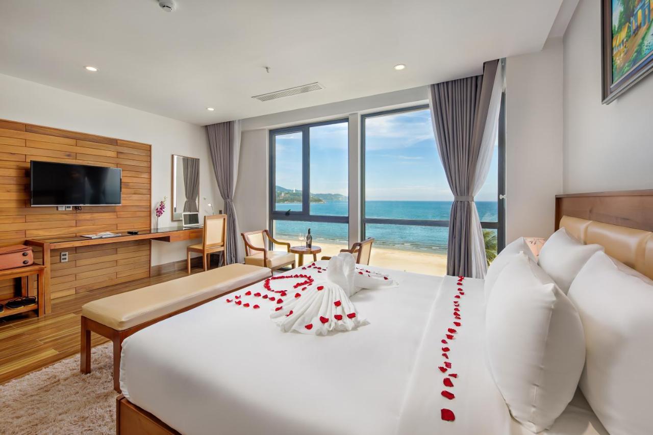 Alisia Beach Hotel Da Nang Exterior photo