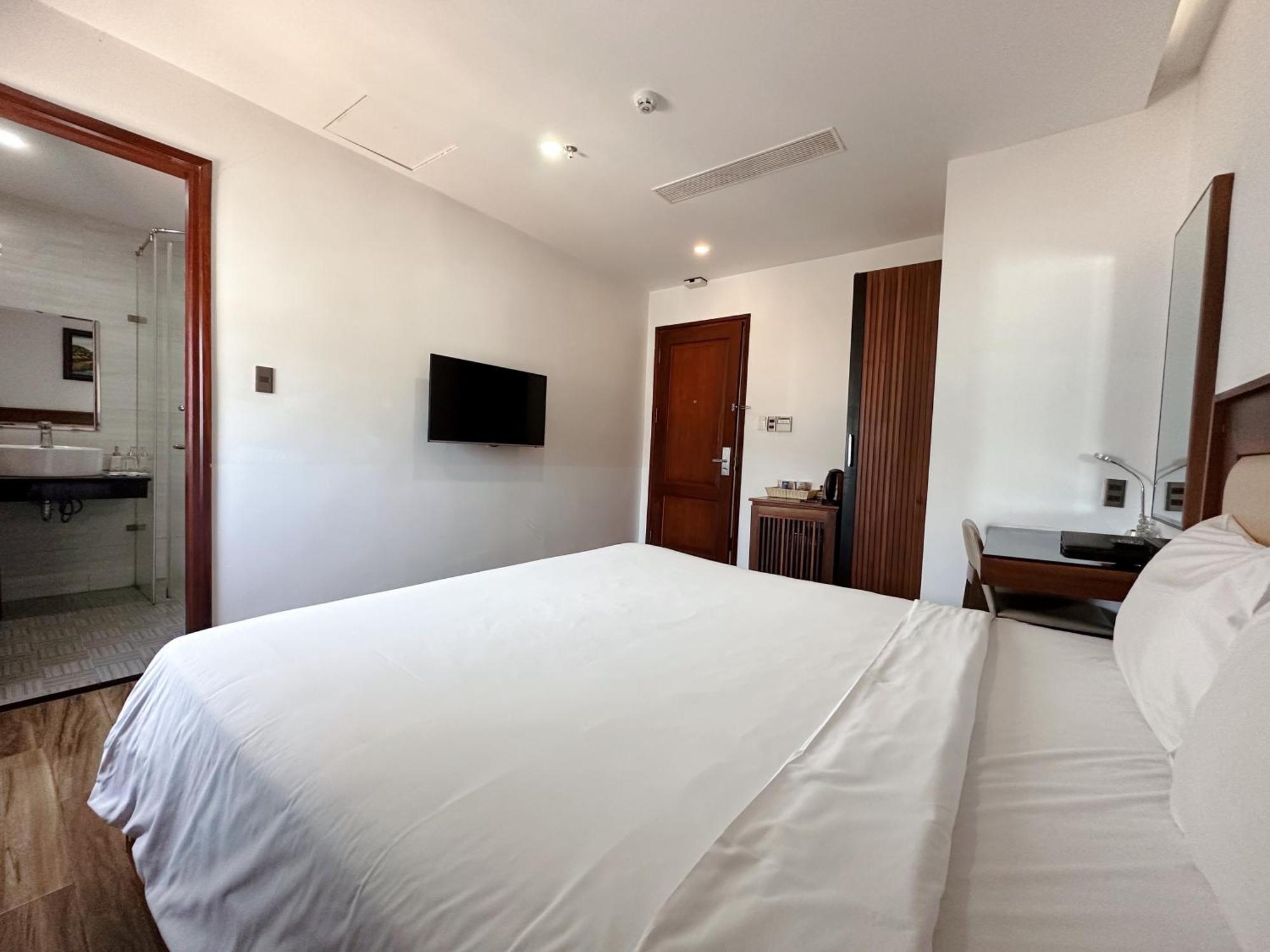 Alisia Beach Hotel Da Nang Exterior photo