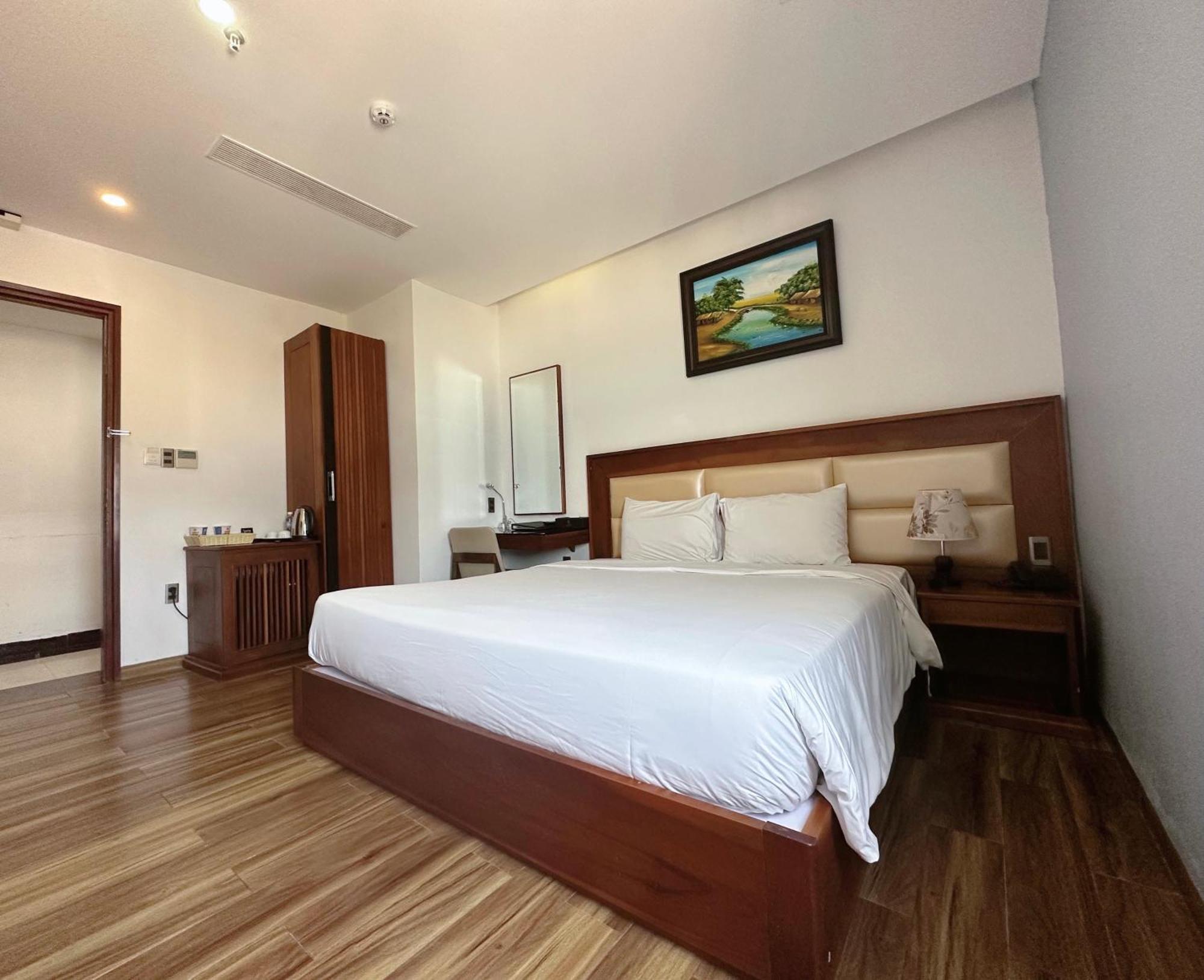 Alisia Beach Hotel Da Nang Exterior photo