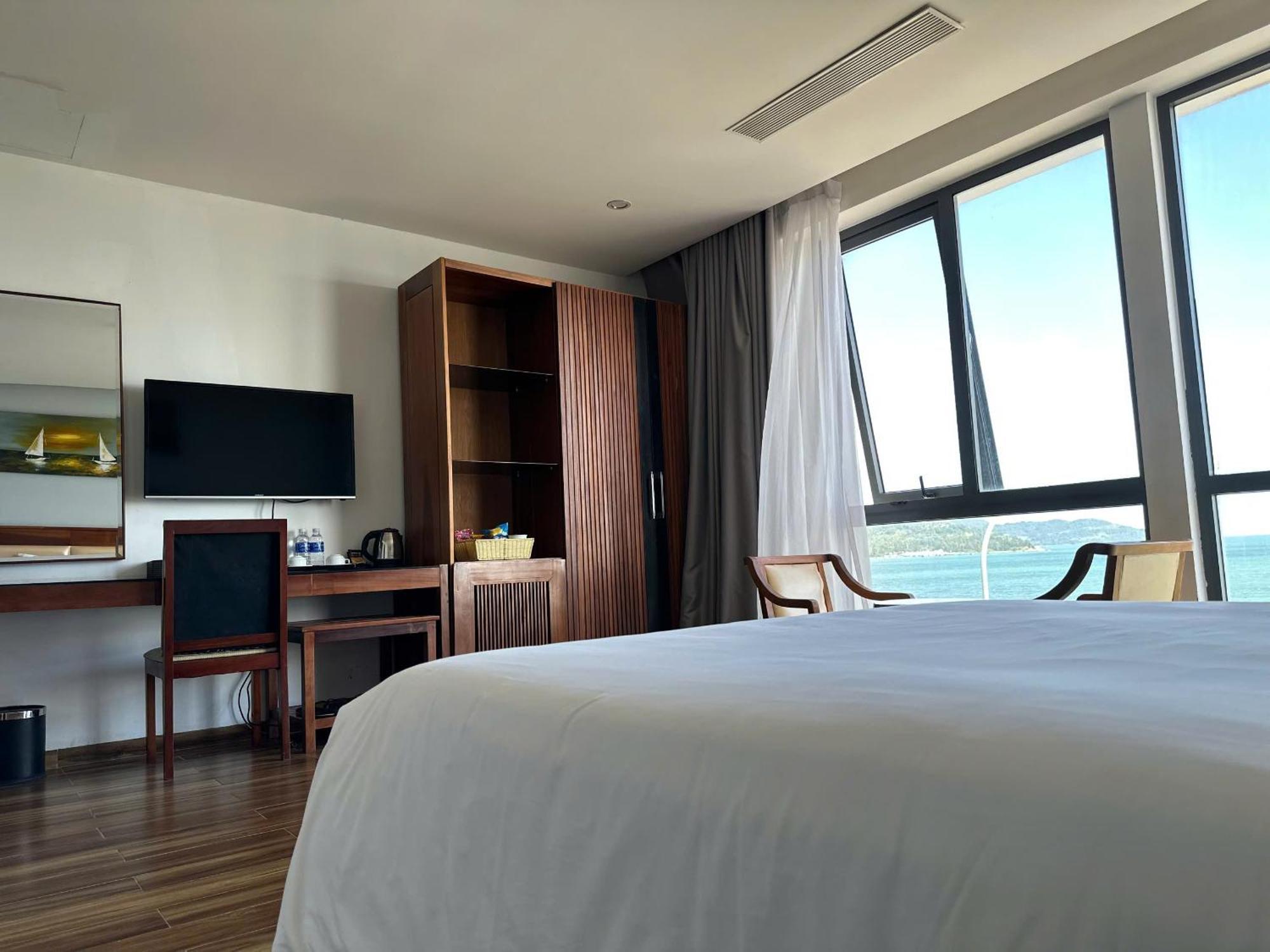Alisia Beach Hotel Da Nang Exterior photo