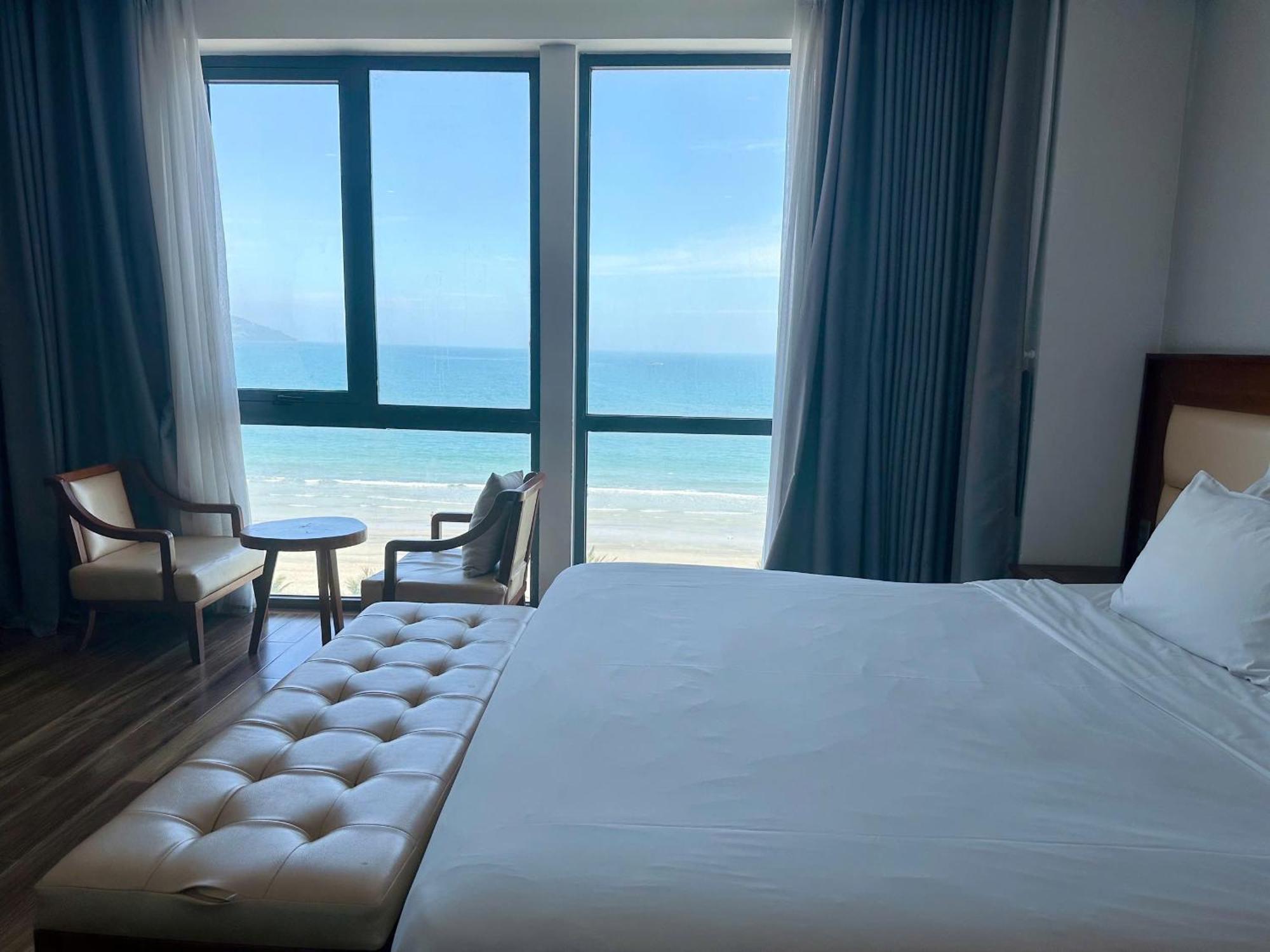 Alisia Beach Hotel Da Nang Exterior photo