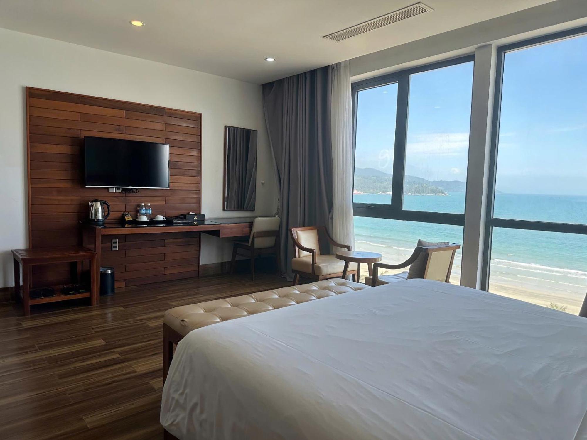 Alisia Beach Hotel Da Nang Exterior photo